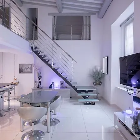 Large Duplex - Air Conditioning & Parking - Walk To The ! - Le Saint Henry Apartment