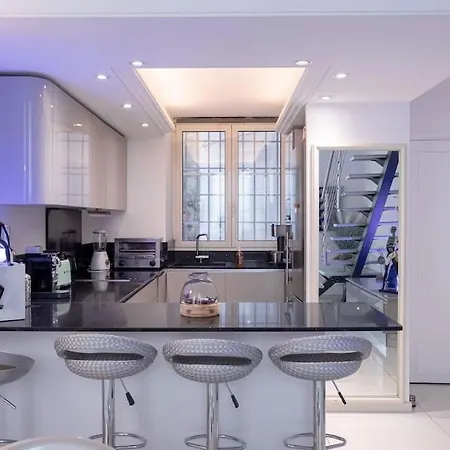 Large Duplex - Air Conditioning & Parking - Walk To The ! - Le Saint Henry Apartment *